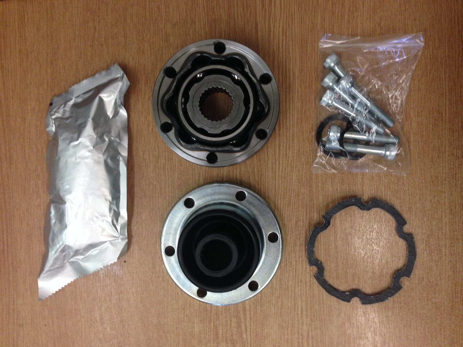 Audi Quattro RS4 B7 4.2L 2005-2008 100mm Propshaft CV Joint & High Speed Gaiter
