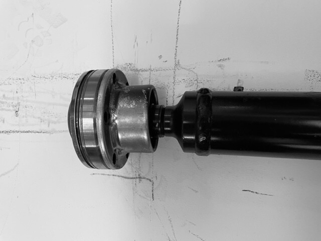 VOLVO V70 XC70 Propshaft. New. Replaces OE Part 9480702 - Image 3