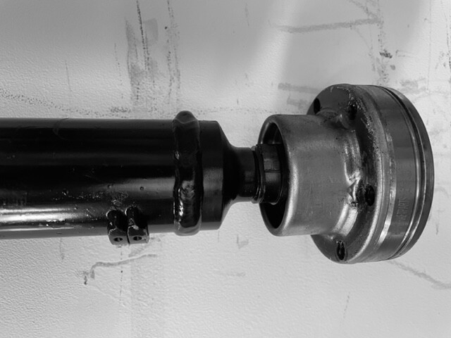 VOLVO V70 XC70 Propshaft. New. Replaces OE Part 9480702 - Image 4